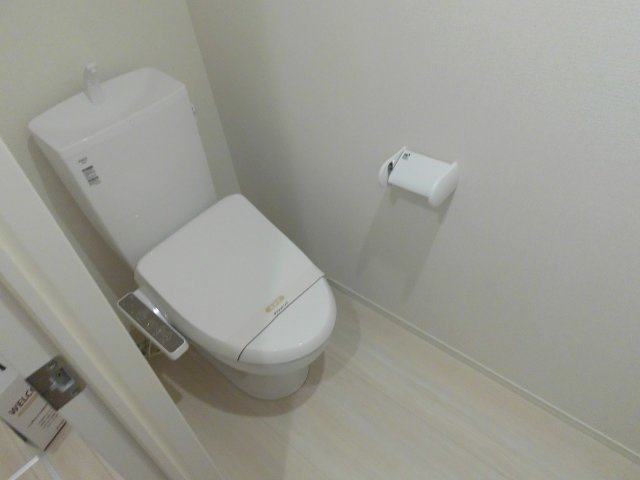 ラヴィーベール江井島のトイレ