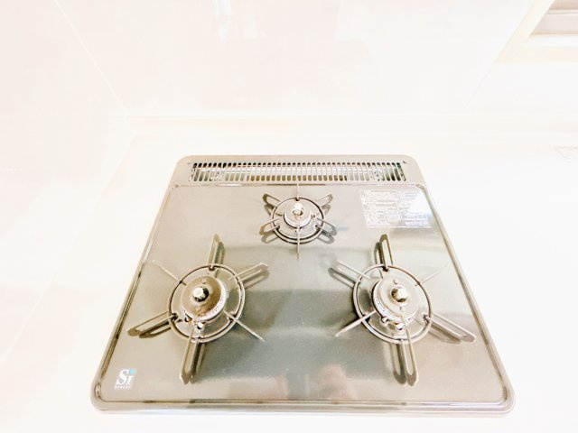 【キッチン】 | 北見市美芳町６丁目２－３　中古売家 | 【リフォーム済】新品のガスコンロです。


