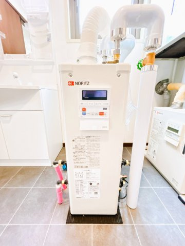 【発電・温水設備】 | 北見市美芳町６丁目２－３　中古売家 | 【リフォーム済】消耗品と言われているボイラーは新品に交換致しました。消耗品ですので、新品交換されていると嬉しいですね。
