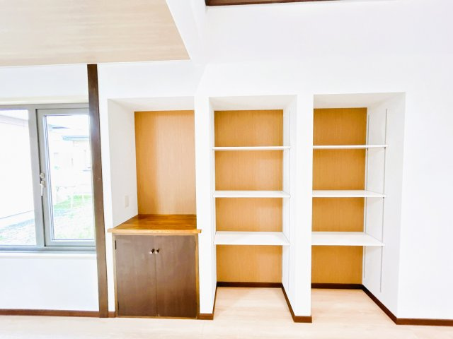 北見市美芳町６丁目２－３　中古売家の収納|【リフォーム済】リビングの収納です。
