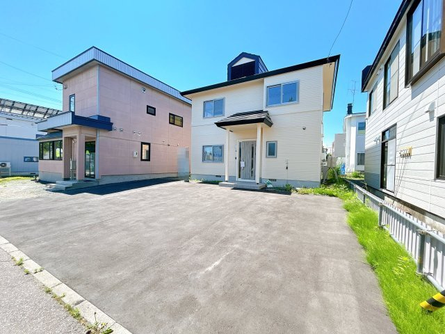 北見市美芳町６丁目２－３　中古売家の外観|【リフォーム済】外壁と屋根は一部補修をして塗装し直しました。