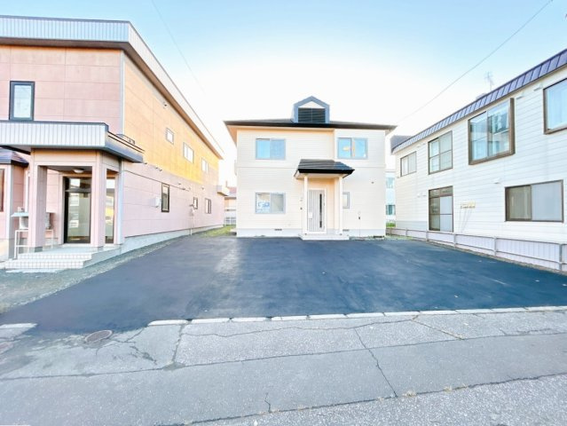 【外観】 | 北見市美芳町６丁目２－３　中古売家 | 【リフォーム済】外壁と屋根は一部補修をして塗装し直しました。