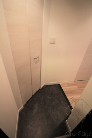 プレサンス南森町ライズの玄関