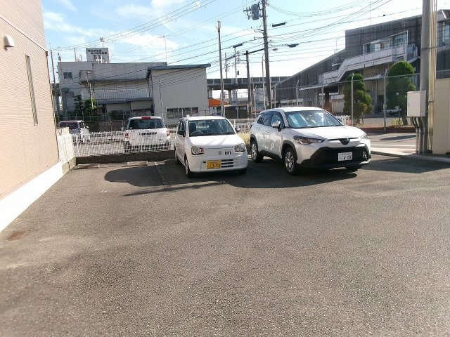 コルナスコートの駐車場
