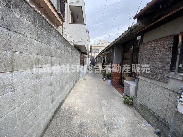 小阪本町2丁目中古テラスハウスの前面道路含む現地写真|前面道路含む現地写真です