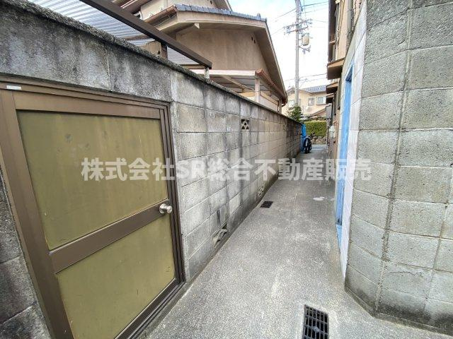 小阪本町2丁目中古テラスハウスの前面道路含む現地写真|前面道路含む現地写真です