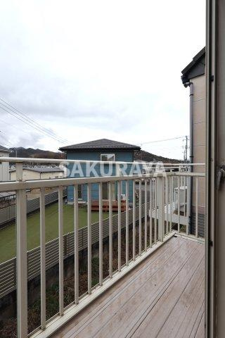 ピアタウン毛野２のバルコニー|2階和室側バルコニー。2025年4月撮影。