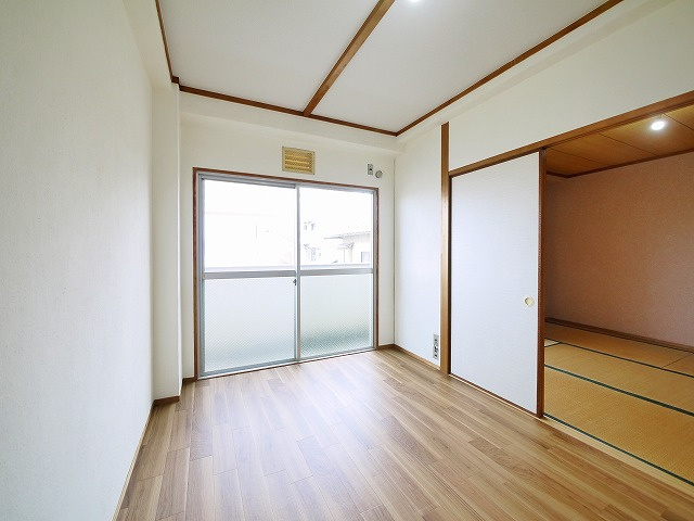 コーワマンションの洋室