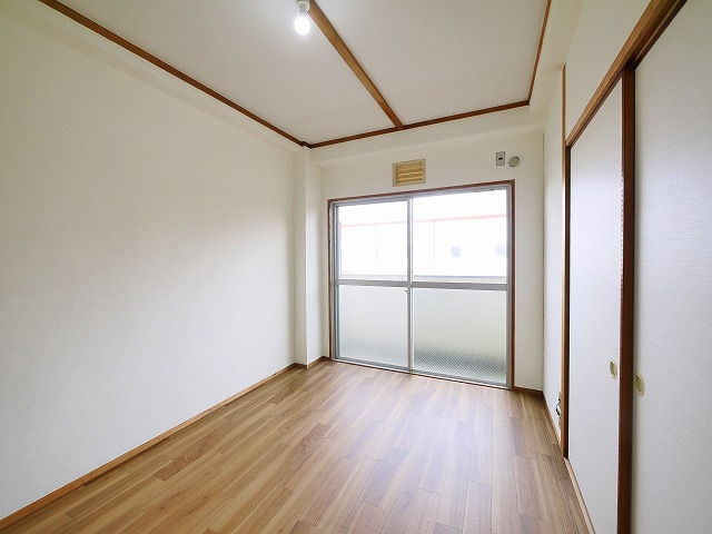 コーワマンションの洋室