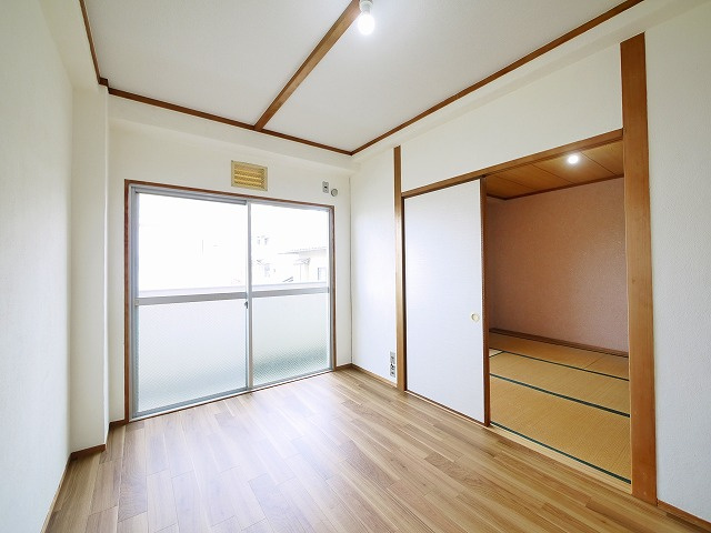 コーワマンションの洋室