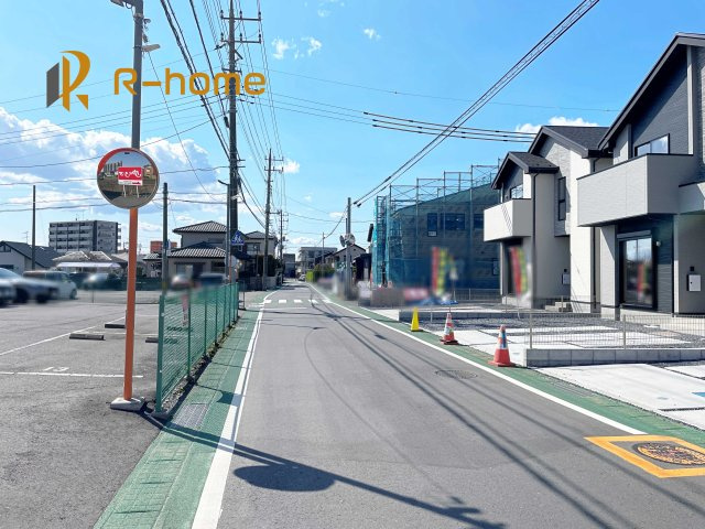 取手市井野台4期　新築戸建て　13号棟の前面道路含む現地写真|『今から見たい！』大歓迎です♪
お気軽にＲ－ｈomeまでお問い合わせください。