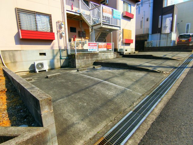 ハイツ藤沢台の駐車場