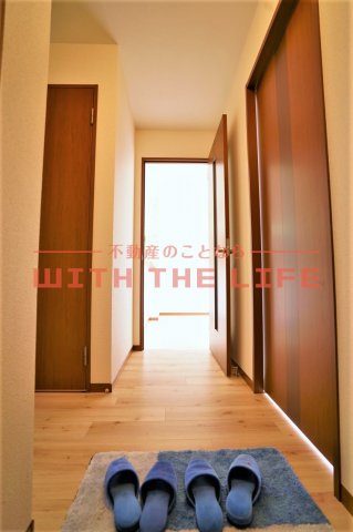 クレースモール【キャッシュバック対象物件】の玄関|明るい玄関です