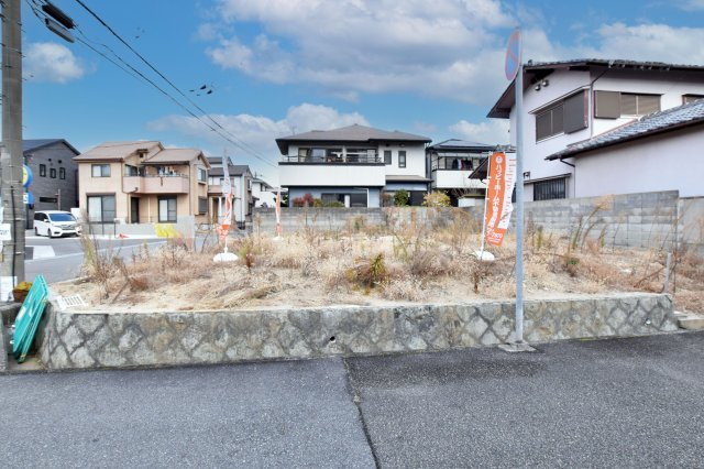 宝塚市末成町建築条件無し土地の外観|南側から撮影した写真です。