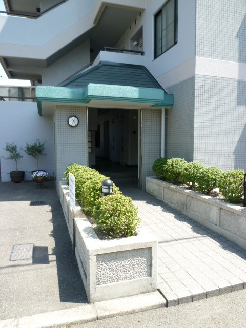 野村マンションのエントランス