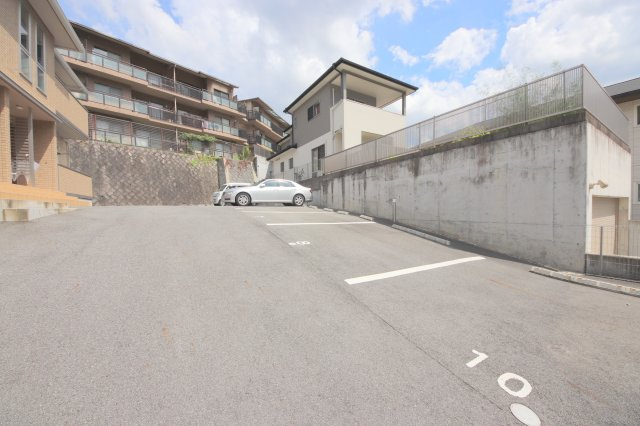 カサベルデ暖華の駐車場