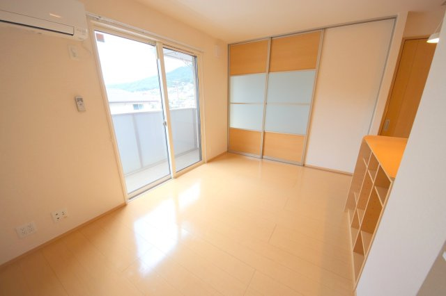 カサベルデ暖華の洋室