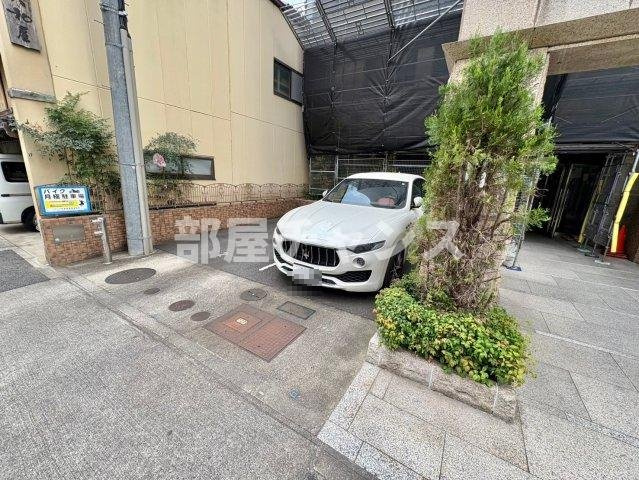 プレサンス泉アーバンゲートの駐車場