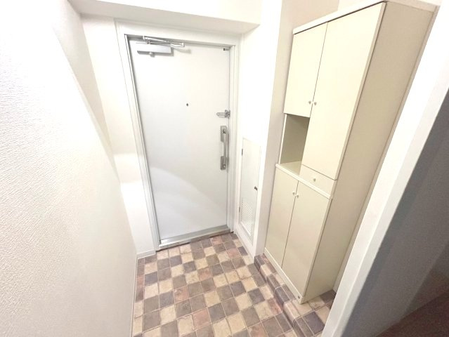 千里王子高層住宅Ａ棟の玄関|収納もある玄関です
