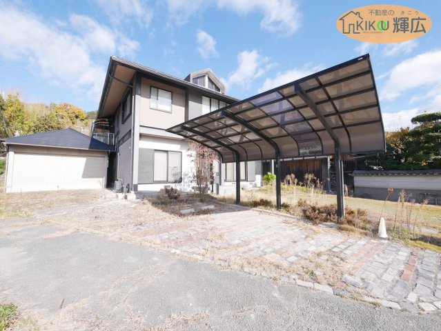 【駐車場】 | 姫路市奥山　中古戸建 | 駐車場にはお車5台以上停められます。（車種による）