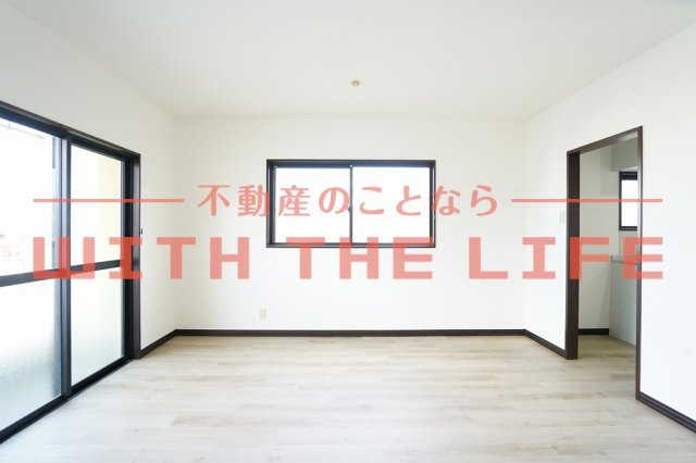 エスプリポート【キャッシュバック対象物件】の居間・リビング|ゆったり過ごせる居間です