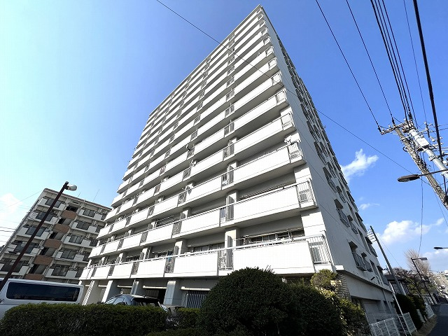 清澄ハイツの外観|大通り横の大きな物件