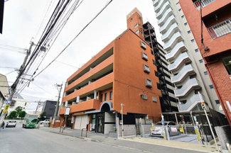 【外観】 | 西新駅まで徒歩6分の好立地。駅周辺には購買施設が充実しているため毎日のお買い物も楽になりそうですね♪