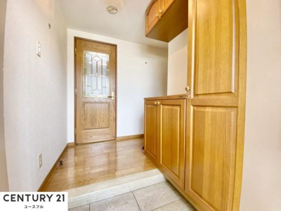 【玄関】 | 信開ベルシー堺市駅 | 明るい玄関が住む方を迎えてくれます(^O^)／