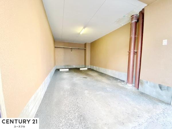 【駐車場】 | 信開ベルシー堺市駅 | ゆったりガレージスペース。