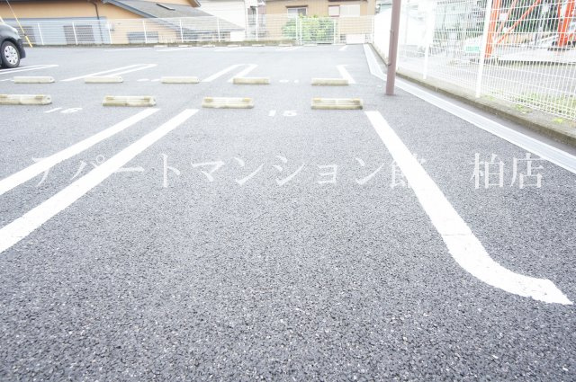アンカンシェルヒルズⅡの駐車場
