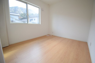 【洋室】 | 呉市焼山桜ヶ丘2丁目　限定1棟【角地】【P5台可】 | 2階　洋室1　CLあり♪お部屋がスッキリ広く使えます♪