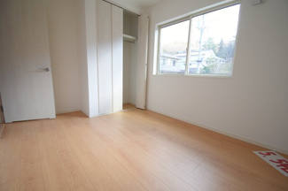 【洋室】 | 呉市焼山桜ヶ丘2丁目　限定1棟【角地】【P5台可】 | 2階　洋室2　CLあり♪お部屋がスッキリ広く使えます♪
