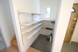 【収納】 | 呉市焼山桜ヶ丘2丁目　限定1棟【角地】【P5台可】 | 玄関横には、シューズインクロークあり、スッキリ収納♪