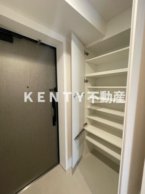 【玄関】 | Ｓ－ＲＥＳＩＤＥＮＣＥ大森ｂｒｅｓａ | 収納もある玄関です