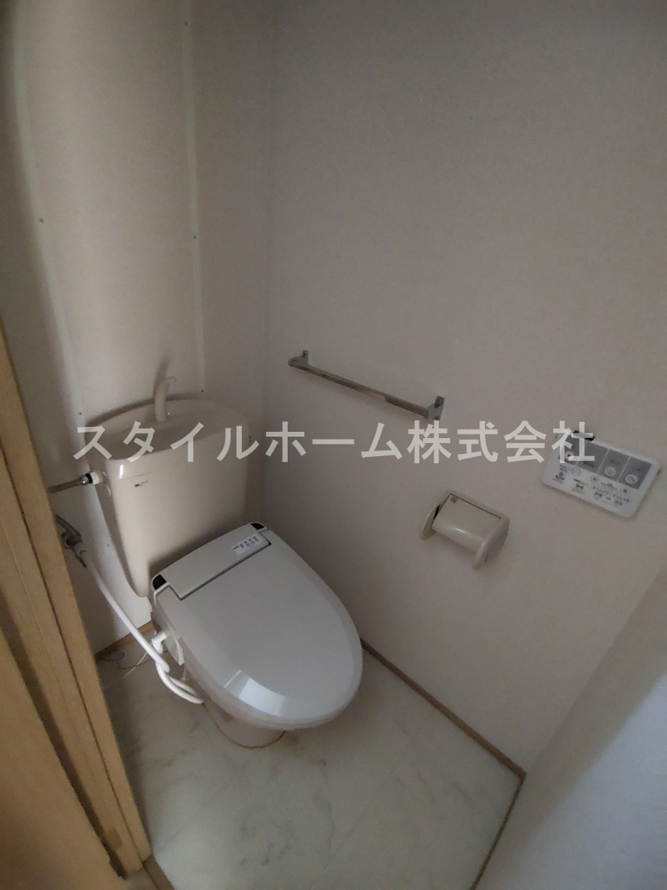 ビバ花田 Aのトイレ|別部屋写真です。