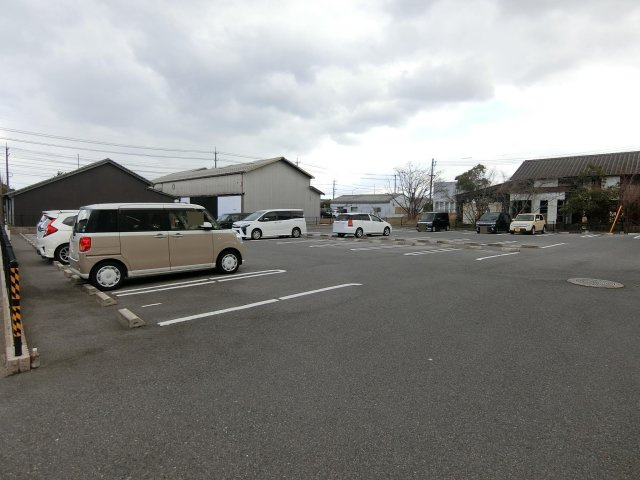 ブリッサ　Ｂの駐車場