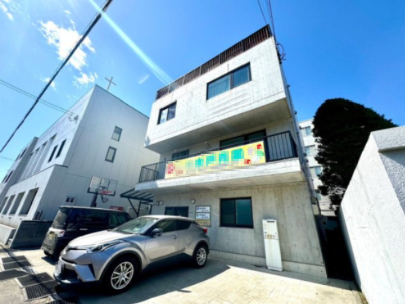 南１６条西１２丁目 戸建の外観|建物面積287㎡超の鉄筋コンクリート造♪並列駐車３台可能♪