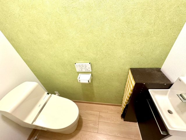 南16条西12丁目戸建のトイレ|トイレは手洗い場完備です☆