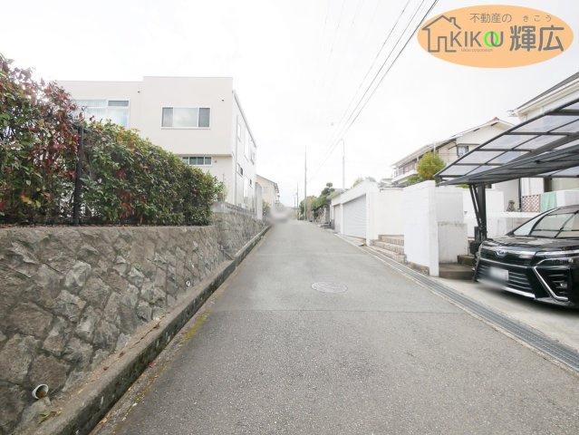 明石市大久保町山手台3丁目　中古戸建の前面道路含む現地写真