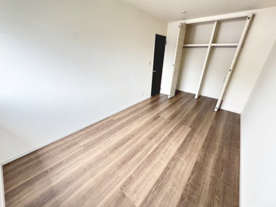 【収納】 | 三田町　新築分譲住宅　全８区画 | 落ち着いた色調の洋室です