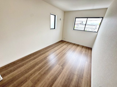 【洋室】 | 三田町　新築分譲住宅　全８区画 | 明るい洋室です