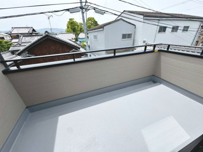 【バルコニー】 | 三田町　新築分譲住宅　全８区画 | 開放的で明るい空間を演出してくれるバルコニーです