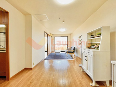 【居間・リビング】 | ローズマリーⅡ | ゆったり過ごせる居間です