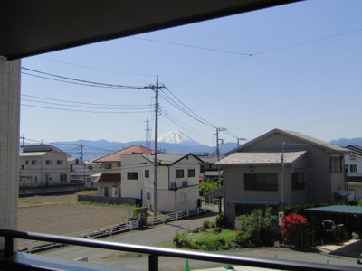 【前面道路含む現地写真】 | ブルーミングガーデン甲斐市中下条　2号棟 | 2階から富士山が見えます(^^♪