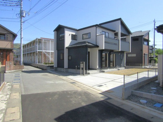 【前面道路含む現地写真】 | 前面道路含む現地写真です