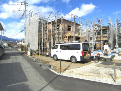 【駐車場】 | ブルーミングガーデン甲斐市中下条　3号棟 | 駐車場に車を止められます