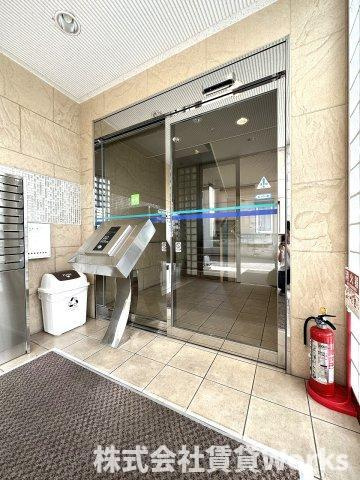 ハッピールーツ沖浜のエントランス|建物の内部です