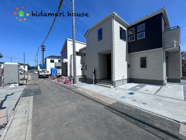 上尾市瓦葺　12期　新築戸建　グラファーレ　10の前面道路含む現地写真