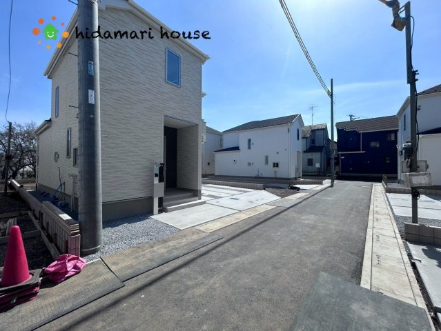 上尾市瓦葺　12期　新築戸建　グラファーレ　10の前面道路含む現地写真