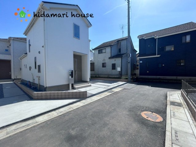 上尾市瓦葺　12期　新築戸建　グラファーレ　12の前面道路含む現地写真